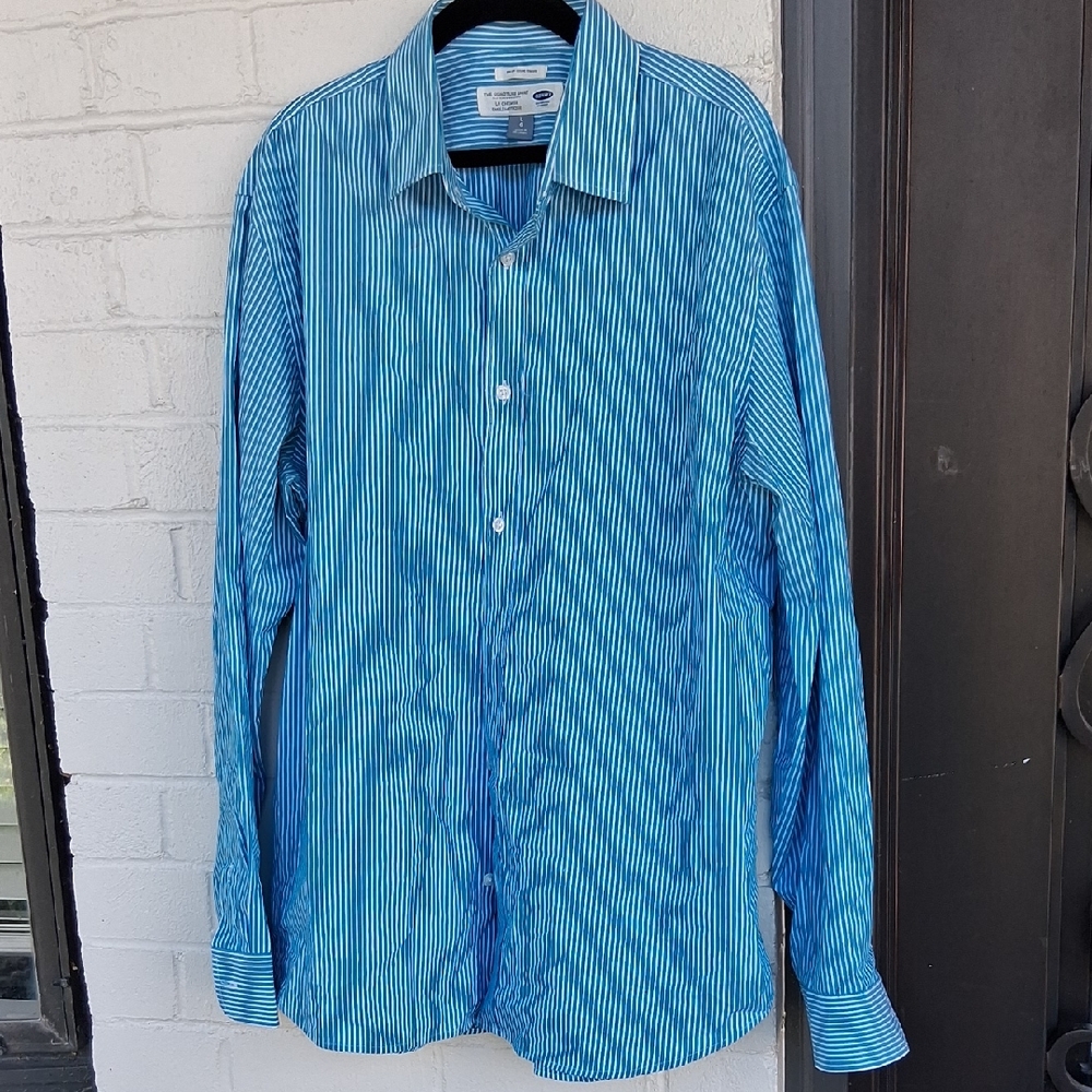 Old Navy Men's Blue Striped Button Down Shirt